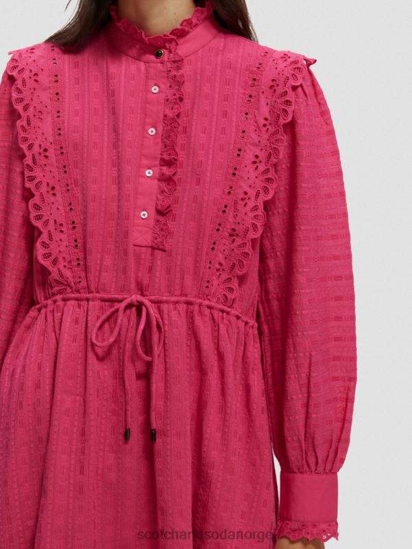 kvinner broderie anglaise mini kjole i økologisk bomull fuchsia N40XD10 klær Scotch & Soda