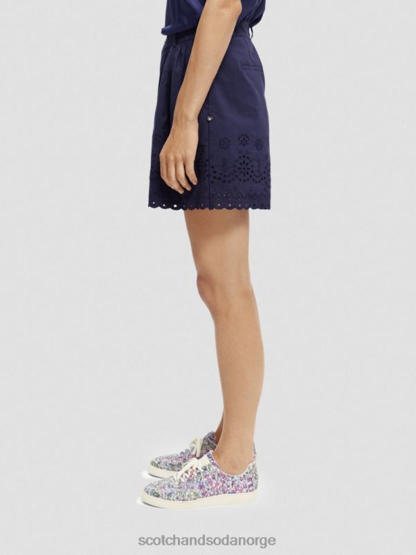 kvinner broderie anglaise shorts i økologisk bomull marinen N40XD241 klær Scotch & Soda