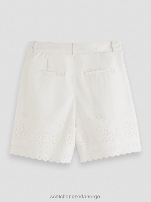 kvinner broderie anglaise shorts i økologisk bomull vanilje hvit N40XD242 klær Scotch & Soda
