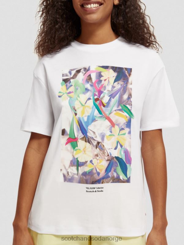 kvinner t-skjorte med kunstverk i løs passform hvit N40XD92 klær Scotch & Soda
