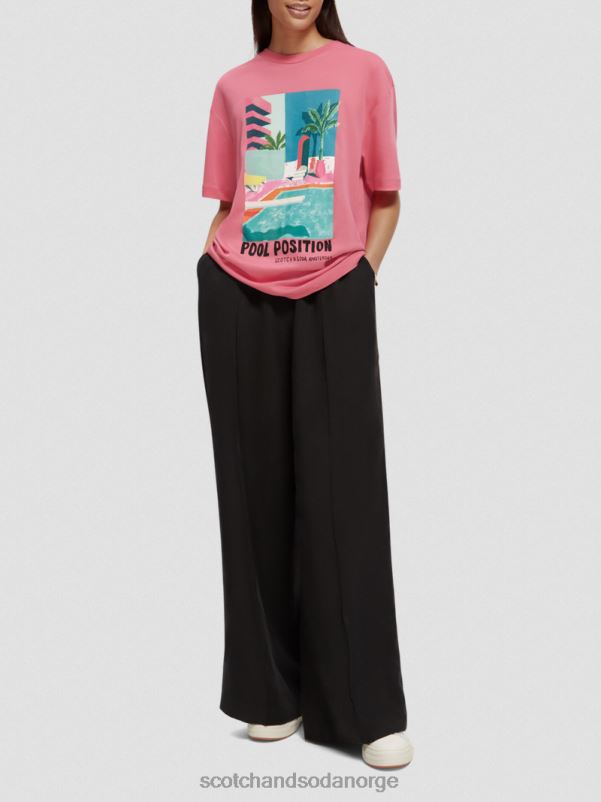 kvinner t-skjorte med kunstverk i løs passform rosa punch N40XD94 klær Scotch & Soda