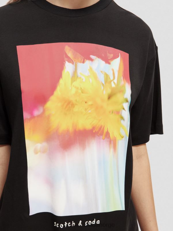kvinner t-skjorte med kunstverk i løs passform svart N40XD93 klær Scotch & Soda