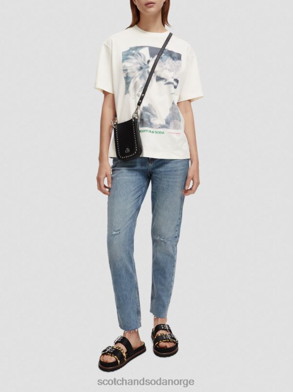 kvinner t-skjorte med kunstverk i løs passform vanilje hvit N40XD76 klær Scotch & Soda