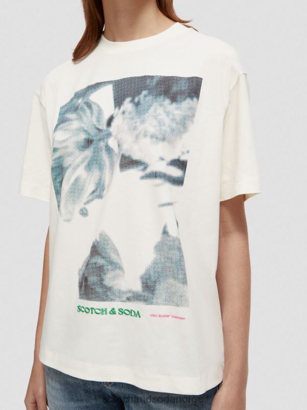 kvinner t-skjorte med kunstverk i løs passform vanilje hvit N40XD76 klær Scotch & Soda