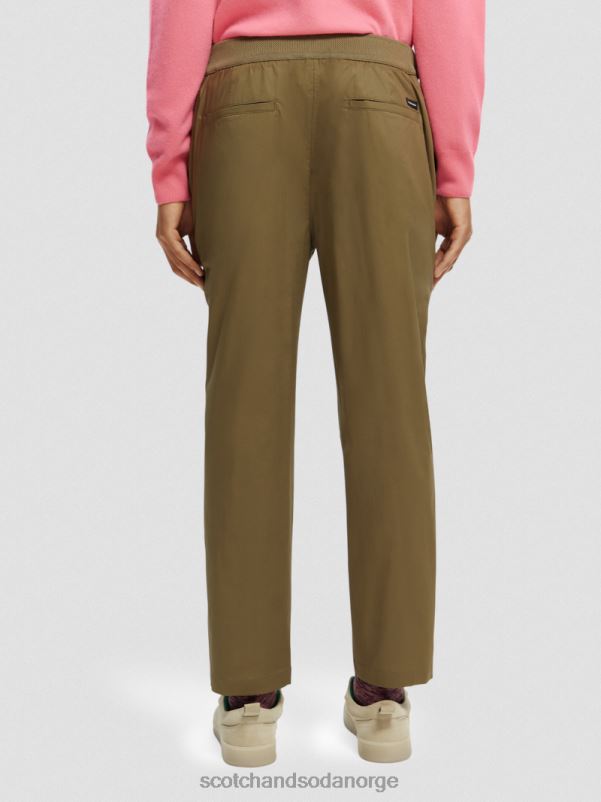 menn favorittjoggeren i poplin med konisk passform kaki N40XD485 klær Scotch & Soda