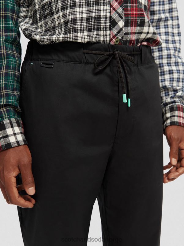 menn favorittjoggeren i poplin med konisk passform svart N40XD484 klær Scotch & Soda