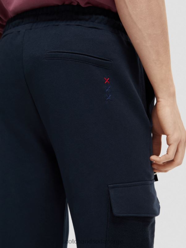 menn jogger i økologisk bomull med cargolommer natt N40XD493 klær Scotch & Soda