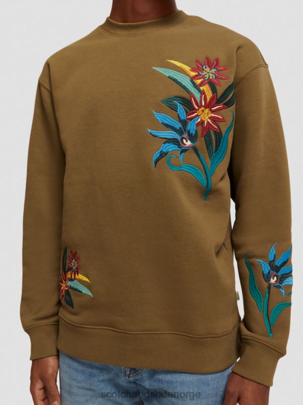 menn avslappet passform brodert genser med rund hals kaki N40XD506 klær Scotch & Soda