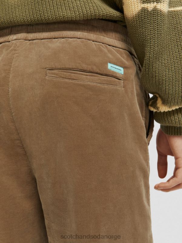 menn avslappet passform shorts i organisk bomull i kordfløyel kaki N40XD594 klær Scotch & Soda