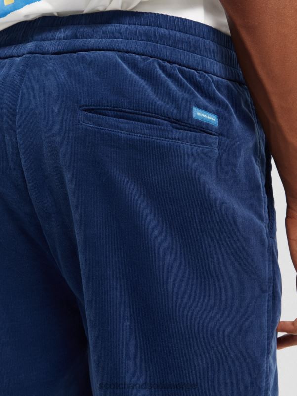 menn avslappet passform shorts i organisk bomull i kordfløyel marine N40XD596 klær Scotch & Soda