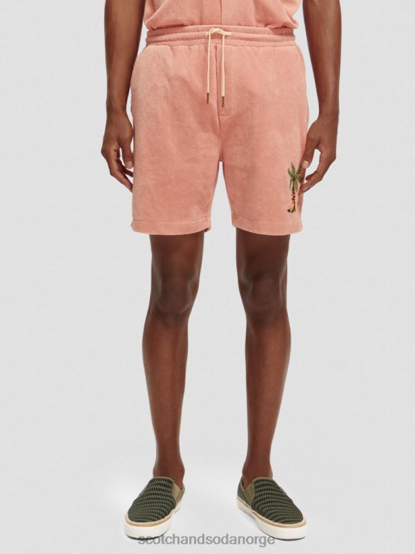 menn broderte bermudashorts med håndkle flamingo N40XD592 klær Scotch & Soda