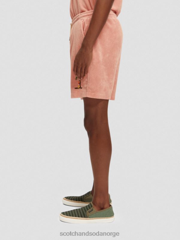 menn broderte bermudashorts med håndkle flamingo N40XD592 klær Scotch & Soda