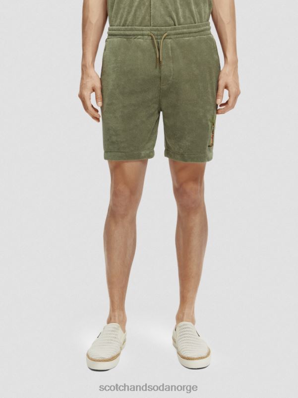 menn broderte bermudashorts med håndkle hæren N40XD593 klær Scotch & Soda