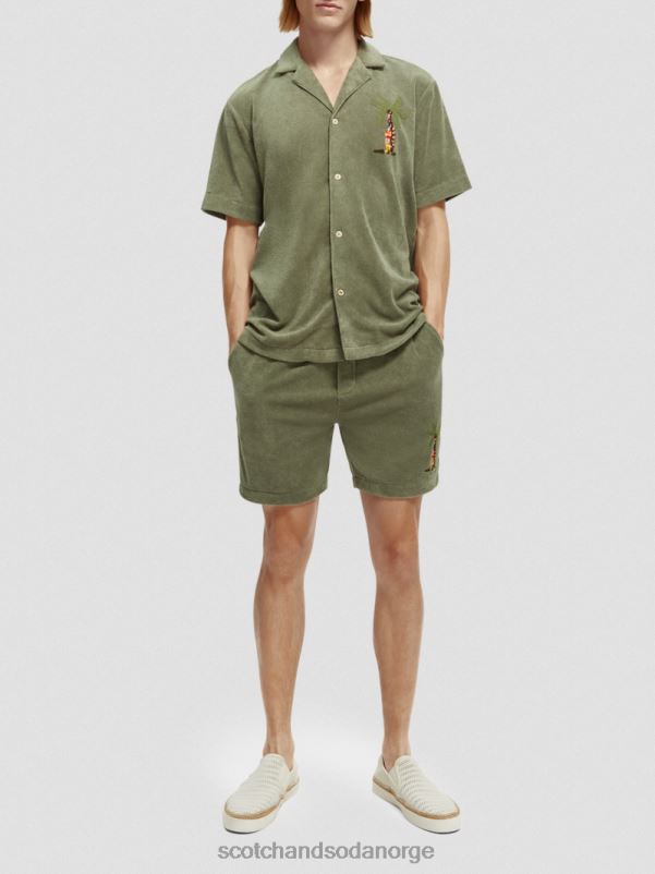 menn broderte bermudashorts med håndkle hæren N40XD593 klær Scotch & Soda