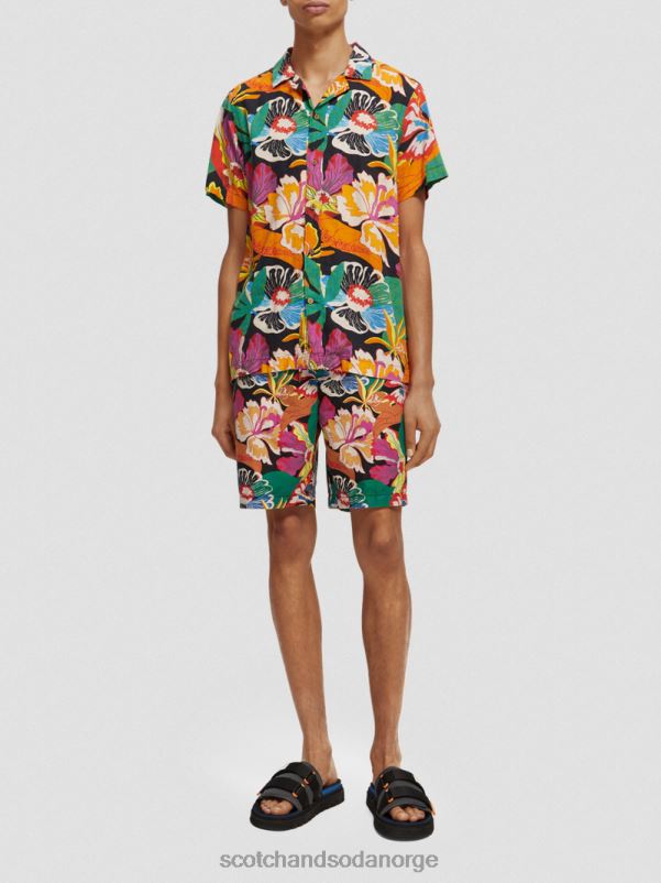 menn favorittbermudashortsene i lin svart floral aop N40XD611 klær Scotch & Soda