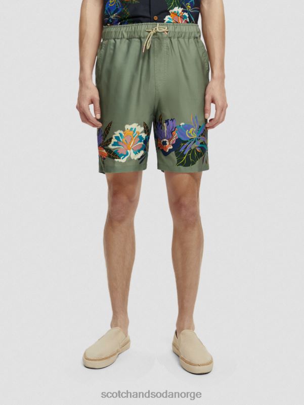 menn shorts med elastisk trykk grønn tennis aop N40XD597 klær Scotch & Soda