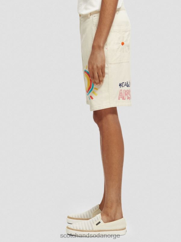 menn trykte shorts i økologisk bomullstwill gult broderi N40XD627 klær Scotch & Soda