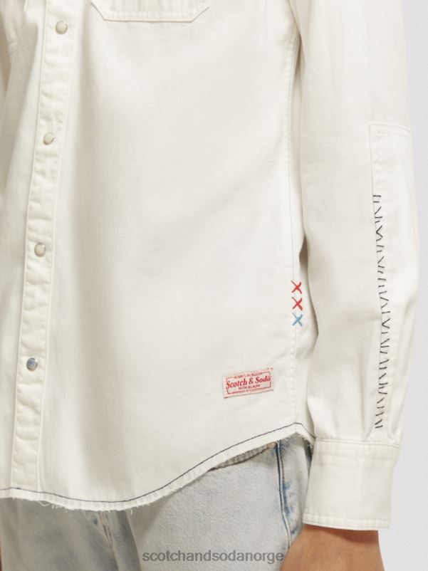 menn reparer detaljert western denimskjorte off white N40XD346 klær Scotch & Soda