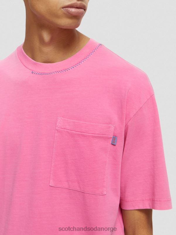 menn avslappet passform kunstverk t-skjorte cerise N40XD423 klær Scotch & Soda