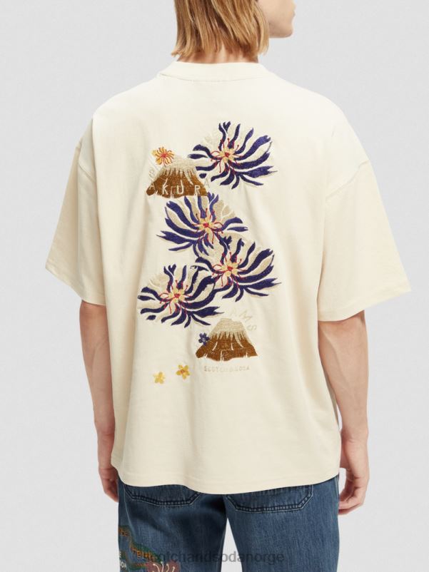 menn brodert jersey kunstverk t-skjorte off white N40XD351 klær Scotch & Soda