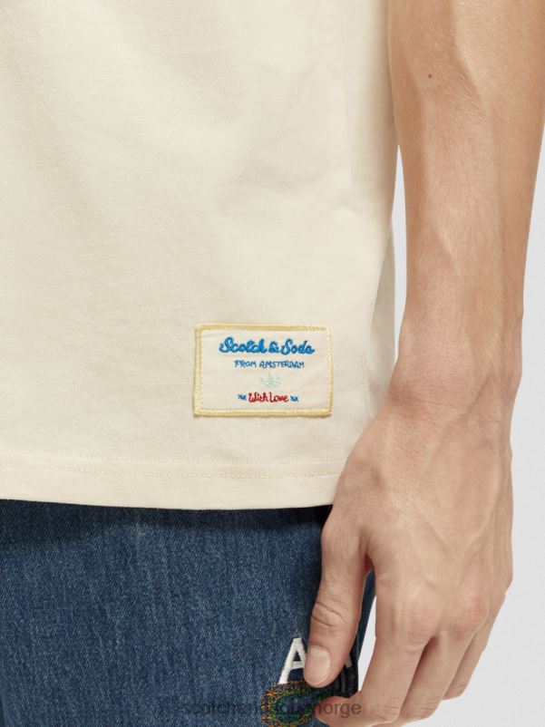 menn brodert jersey kunstverk t-skjorte off white N40XD351 klær Scotch & Soda