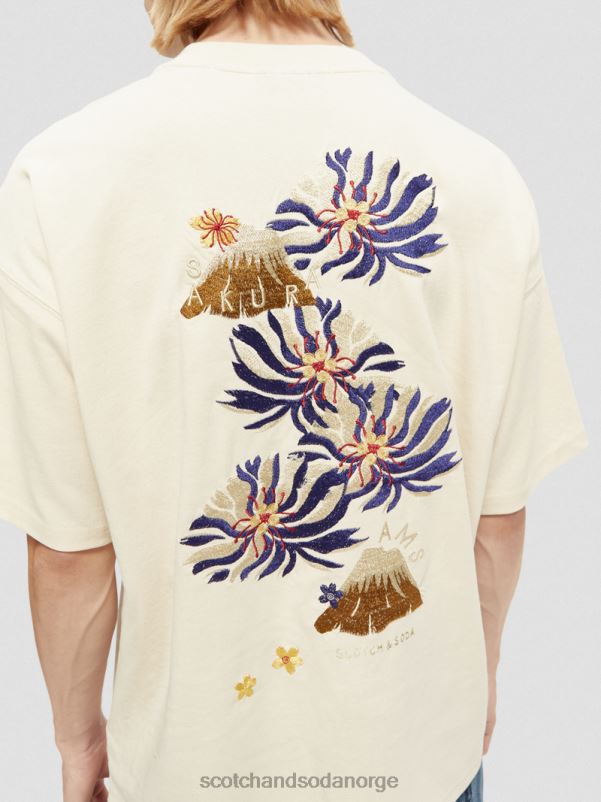 menn brodert jersey kunstverk t-skjorte off white N40XD351 klær Scotch & Soda