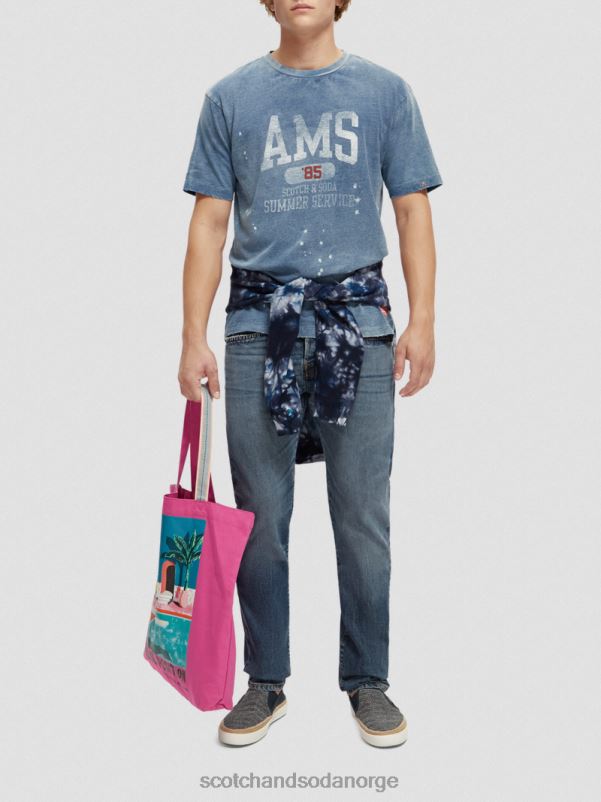 menn grafisk t-skjorte i økologisk bomull vasket indigo N40XD469 klær Scotch & Soda