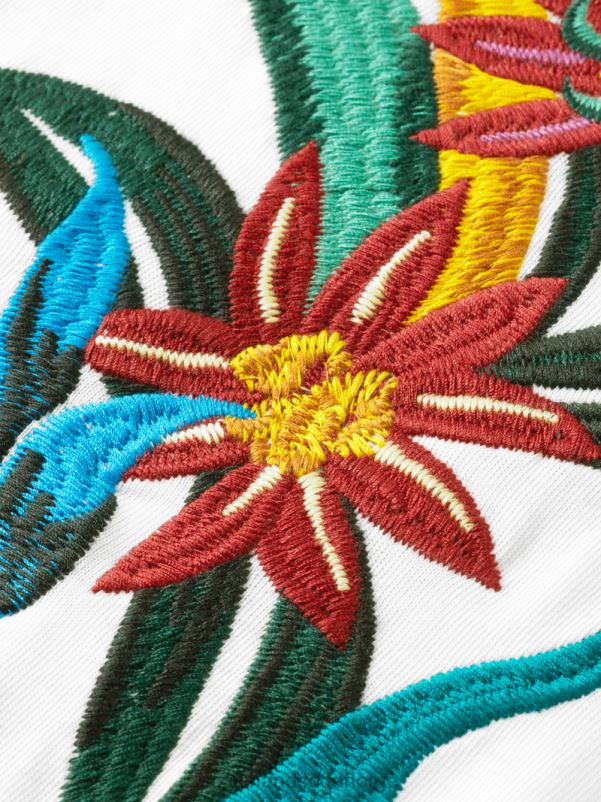 menn økologisk t-skjorte med blomsterbrodert avslappet passform hvit N40XD353 klær Scotch & Soda