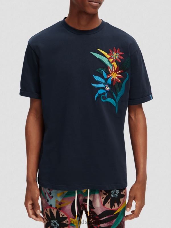 menn økologisk t-skjorte med blomsterbrodert avslappet passform natt N40XD352 klær Scotch & Soda