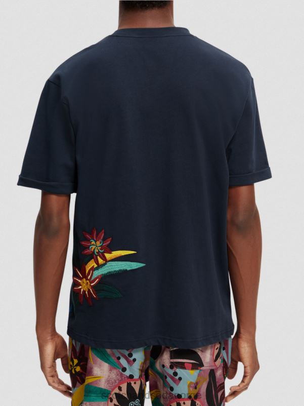 menn økologisk t-skjorte med blomsterbrodert avslappet passform natt N40XD352 klær Scotch & Soda