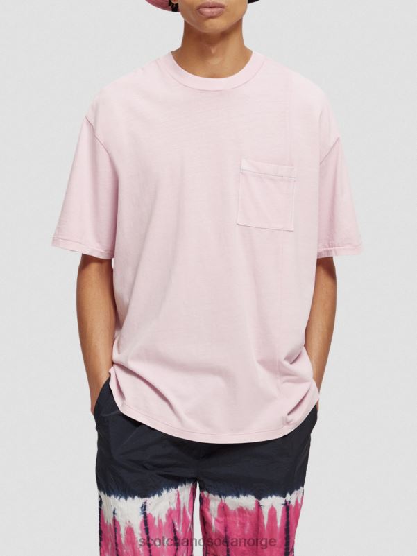 menn løs passform plaggfarget t-skjorte med lommer steinrosa N40XD408 klær Scotch & Soda