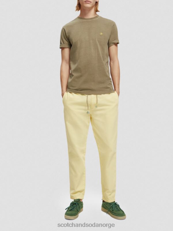 menn plaggfarget t-skjorte med normal passform kaki N40XD429 klær Scotch & Soda