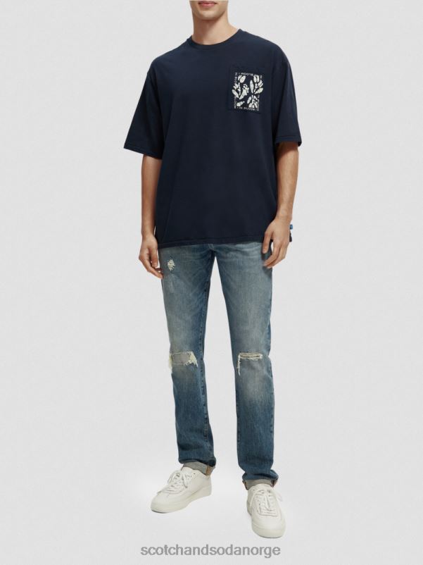menn t-skjorte med kunstverk i løs passform natt N40XD372 klær Scotch & Soda
