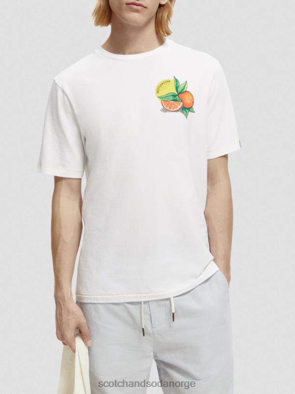 menn t-skjorte med kunstverk i vanlig passform hvit N40XD435 klær Scotch & Soda