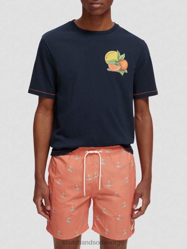menn t-skjorte med kunstverk i vanlig passform marinen N40XD434 klær Scotch & Soda