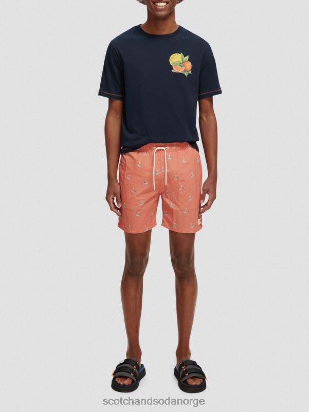 menn t-skjorte med kunstverk i vanlig passform marinen N40XD434 klær Scotch & Soda
