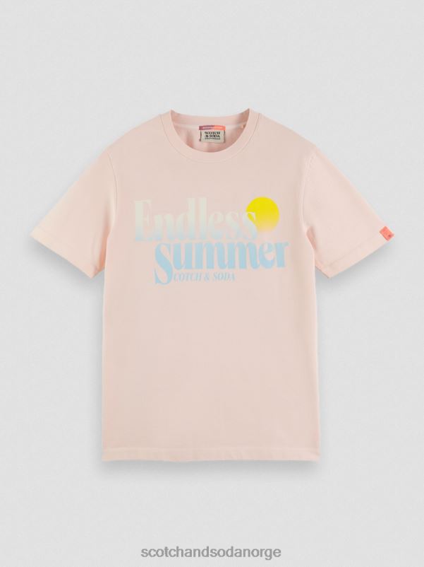 menn t-skjorte med vanlig passform, farget kunstverk rose N40XD356 klær Scotch & Soda