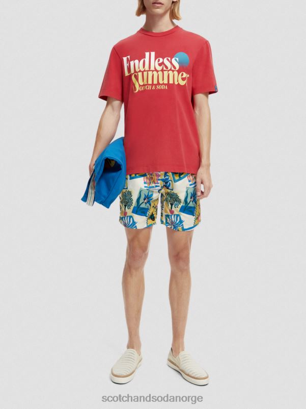 menn t-skjorte med vanlig passform, farget kunstverk tulipan rød N40XD357 klær Scotch & Soda